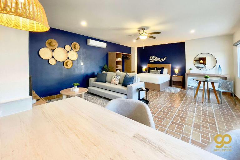 Chic Studio Kitchen WiFi TV Steps to Beach - Chambres d'hôtes El Centenario