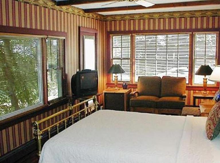 Snug Cottage - B&B Provincetown