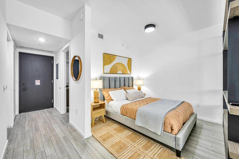 Modern Luxury Miami Apartment with Pool & Gym - B&B Miami