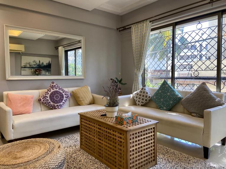Sterling 401, off Carter Road, Bandra West by Connekt Homes - Bed and Breakfast Bombay