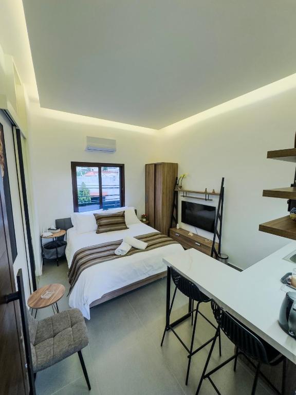 Railway Studio 2 - Modern Studio in Byblos - Easy city Access - B&B Byblos