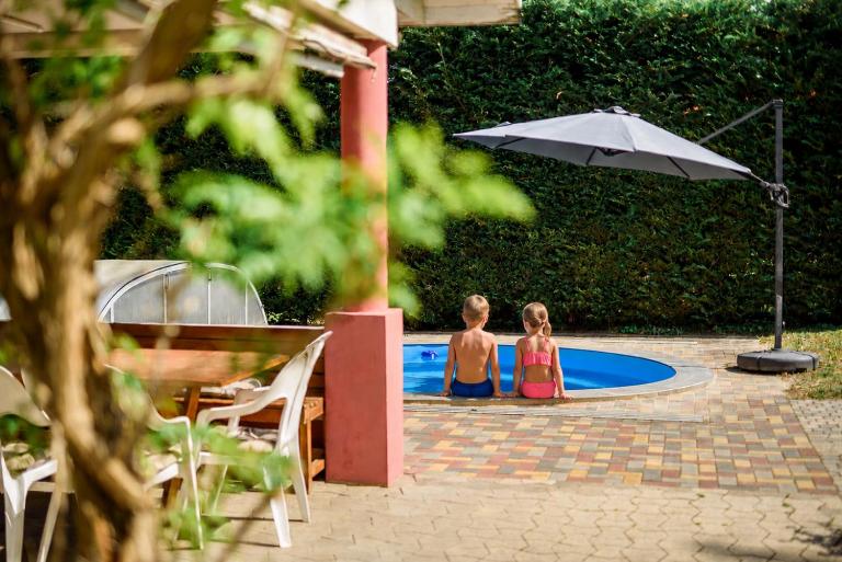 Magyar Tenger Pihenőház, for 2-8 person, 105 m2, garden, pool, free parking, 5 min from the Lake, Balatonakarattya - B&B Balatonakarattya