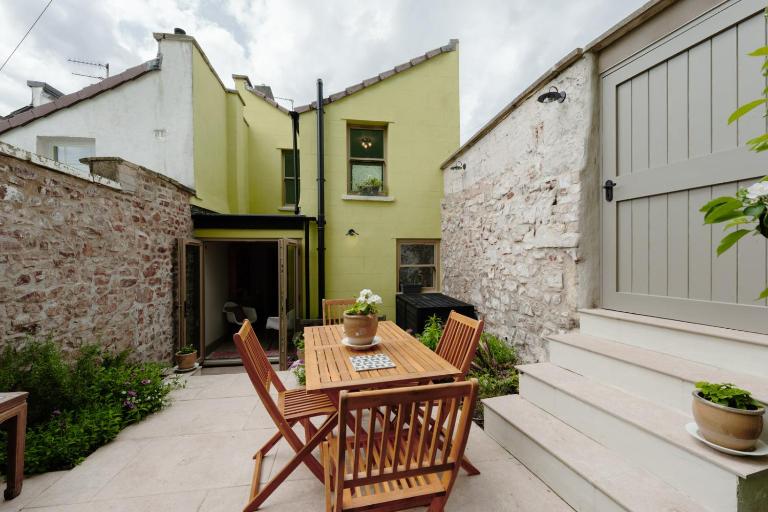 The Lime House: Rustic Cliftonwood Abode - B&B Bristol