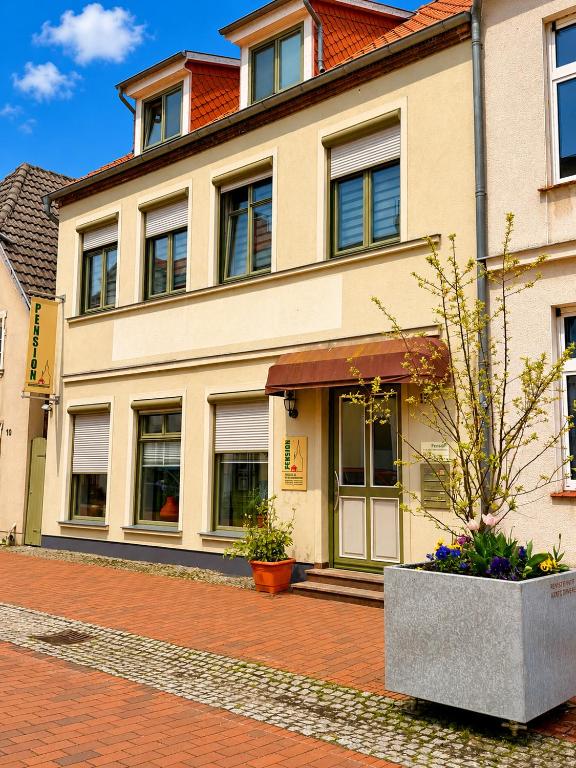 Pension am Bernsteinmuseum Ferienwohnung - B&B Ribnitz-Damgarten