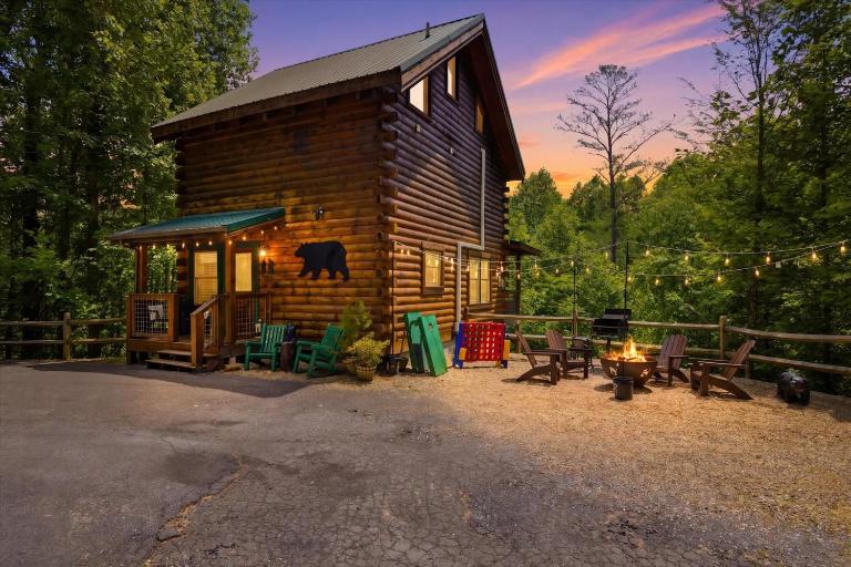 Black Bear Bungalow by Beyond Expectations - B&B Gatlinburg
