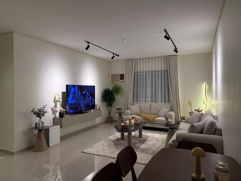 شقة 3 غرف نوم وغرفة عاملة الحمراء جدة - B&B Jedda