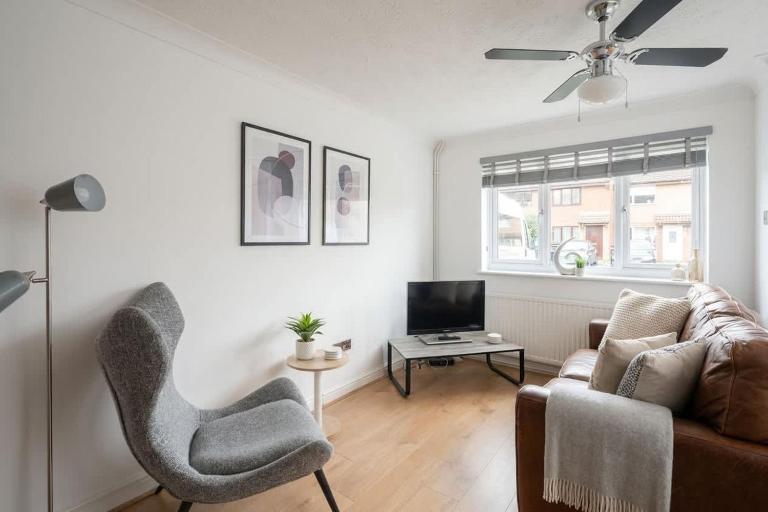 Comfortable 2 Bedroom Home with Parking in Taunton - B&B Taunton