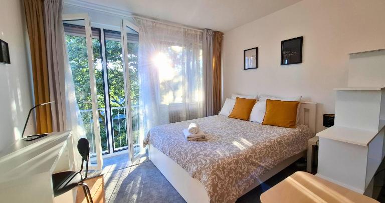 White Door Zagreb self check-in apartment with free public parking - B&B Zagreb