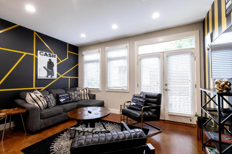 The Johnny Cash Suite - Music Row District - Free Garage Parking - King Bed - Ferienwohnung Nashville