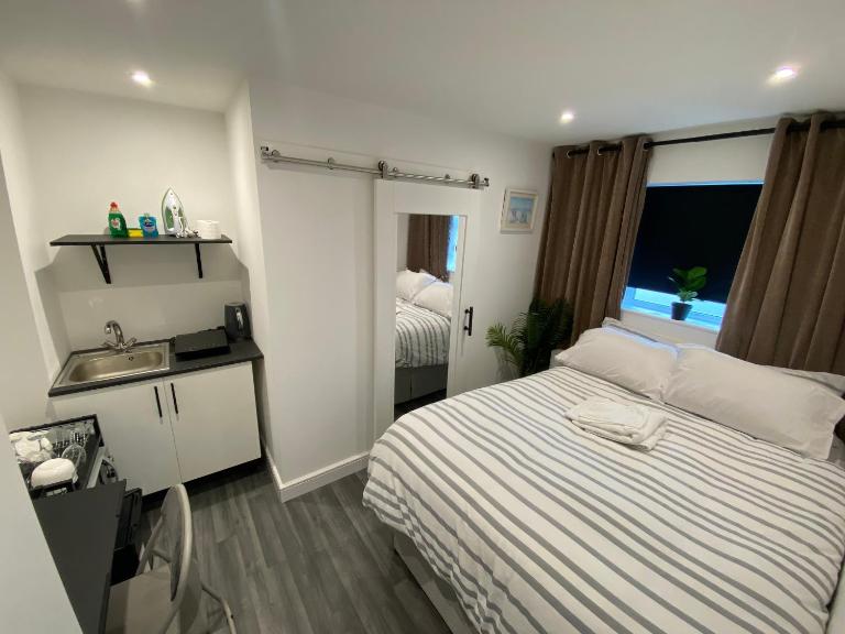 UNLIMITED-PEACE PRIVATE STUDIO APARTMENTs - Ferienwohnung Weston-super-Mare