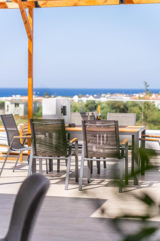 SeaVibe-Coastal Seaview Apartment - Chambres d'hôtes Paralímni