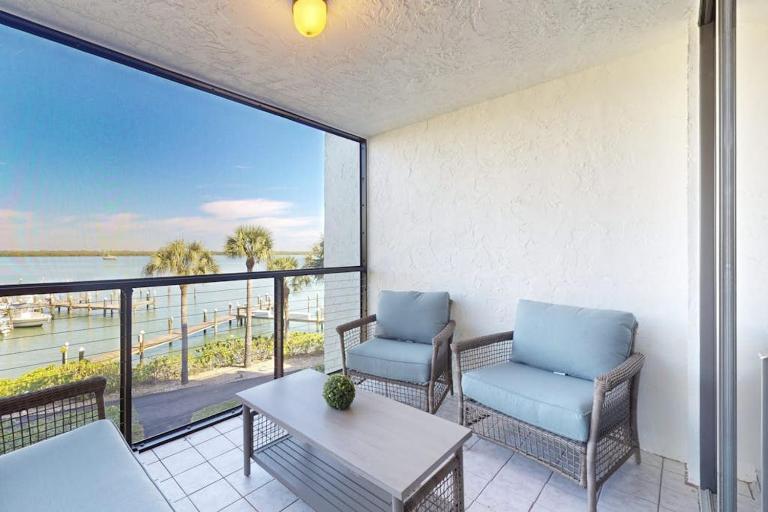 Retreat, Relax, & Repeat in Riverside - B&B Marco Island