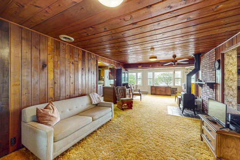 The Cottage - Bed and Breakfast East Jordan