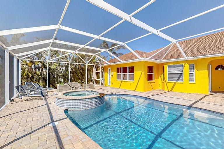 Waterfront Hideaway - B&B Cape Coral