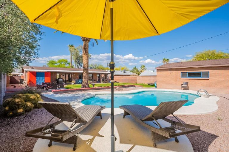 Convento Vista - Tucson Pool Oasis 3BR 3BA Near UA - B&B Tucson