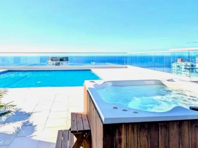 Boutique Costero Tropical a 100 metros de Playa Salguero Exclusiva Piscina Rooftop - B&B Gaira