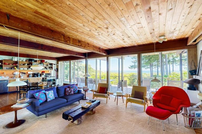 The Eliot Noyes - Bed and Breakfast Chilmark