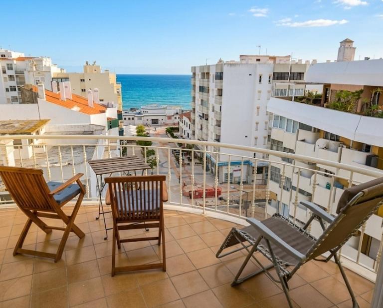 Ocean View PENTHOUSE - Bed and Breakfast Armação de Pêra