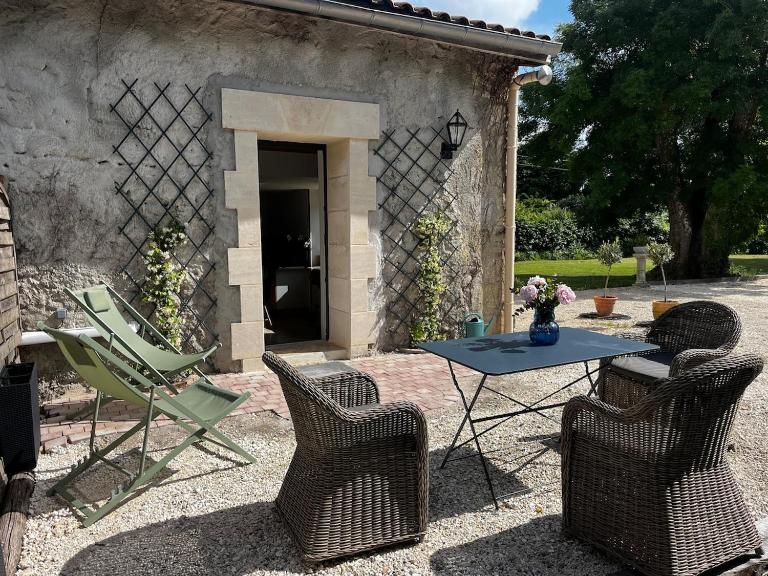 Bord Eau Maison Appart charme bord de Dordogne - Bed and Breakfast Saint-André-de-Cubzac