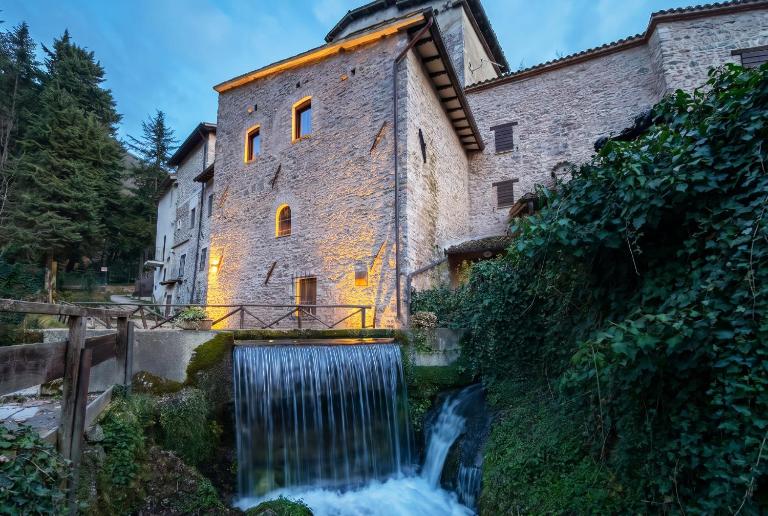 Casa sulla Cascata - Bed and Breakfast Rasiglia