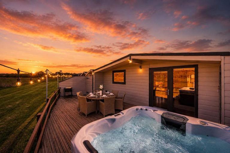 The Secret Lodge - Hottubs Wellness Relaxation - B&B Stapleford