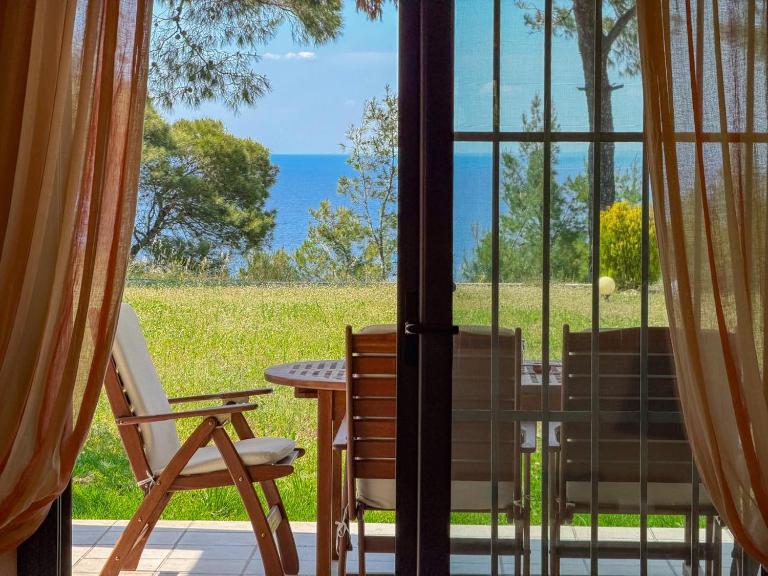 Evelina Elegant summer House with Sea View Shared Pool - Bed and Breakfast Poseídi