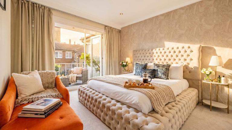 HUGE Knightsbridge 4BR Harrods HQ for 11 with Balcony, Gated Parking Acess, Unmissable Family Luxury - B&B Londra