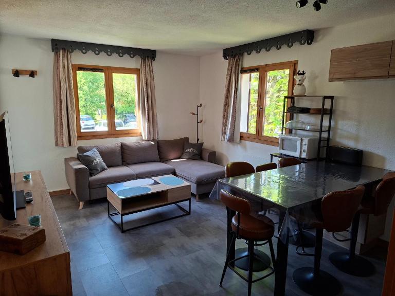 SAMOENS - HAUTE SAVOIE Appartement 4-6 Personnes - Piscines Intérieure - Extérieure - B&B Samoëns