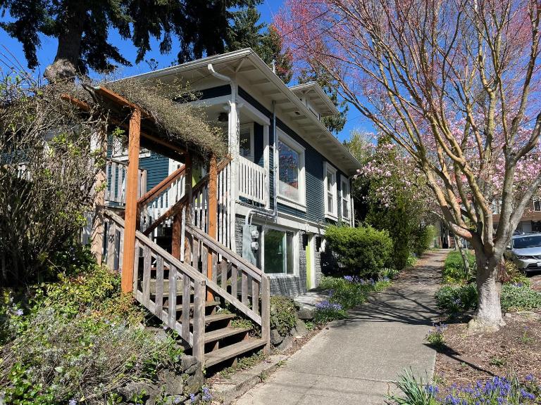 Craftsman Home Near Light Rail to FIFA games - Bed and Breakfast Seattle