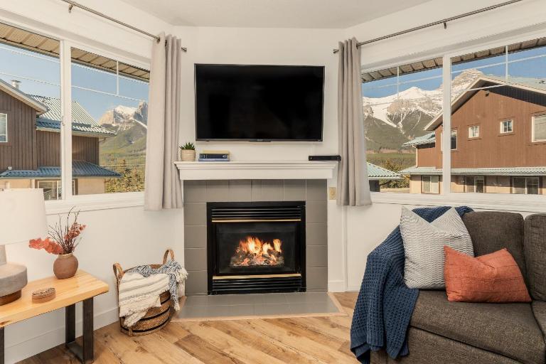 Big Mountain Views - Minutes to Banff Park - B&B Canmore