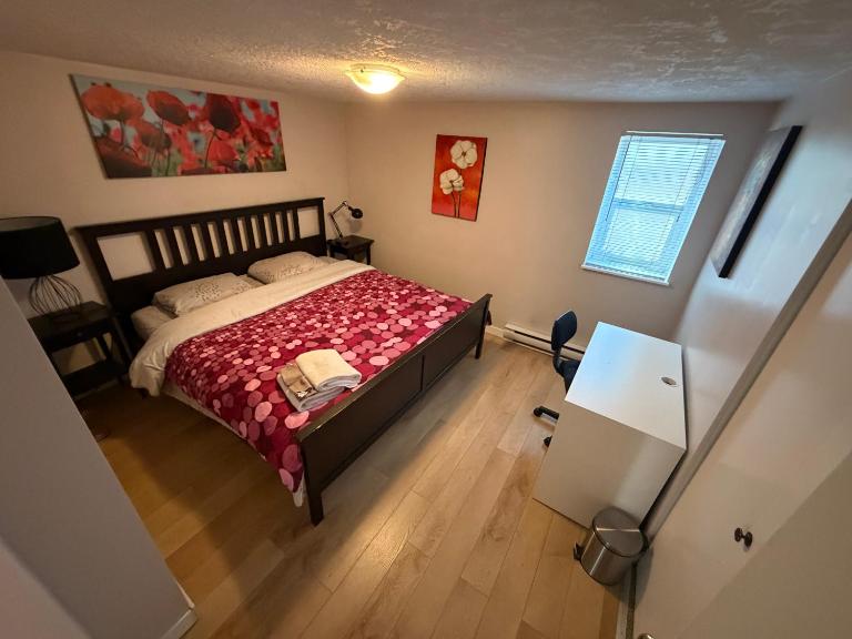 Artistic Apartment Near Downtown - B&B Victoria