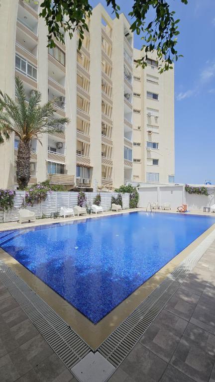Piale Palms Makenzie Beach Front Apartment Larnaca Airport Area - Chambres d'hôtes Larnaca