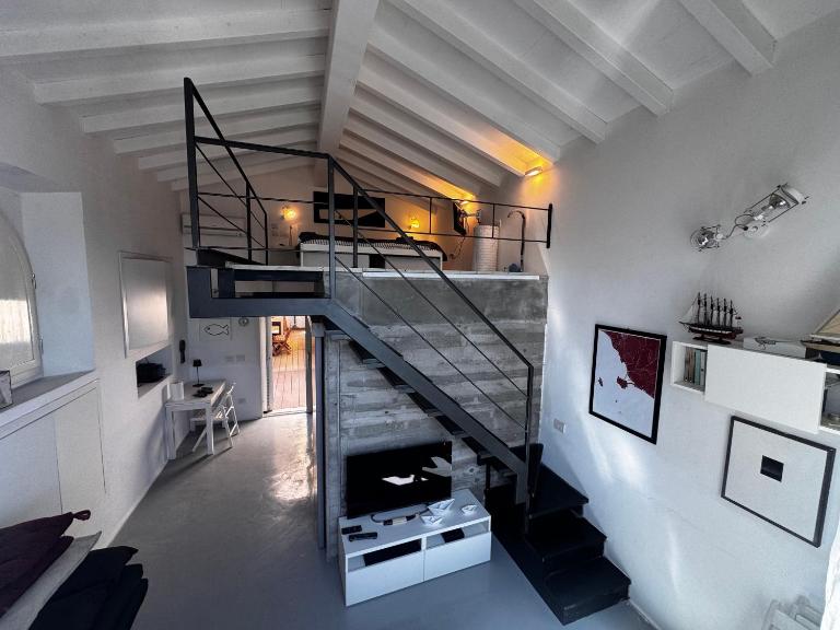 Loft due livelli di design pubblicato su riviste architettura con due posti auto - B&B Porto Santo Stefano