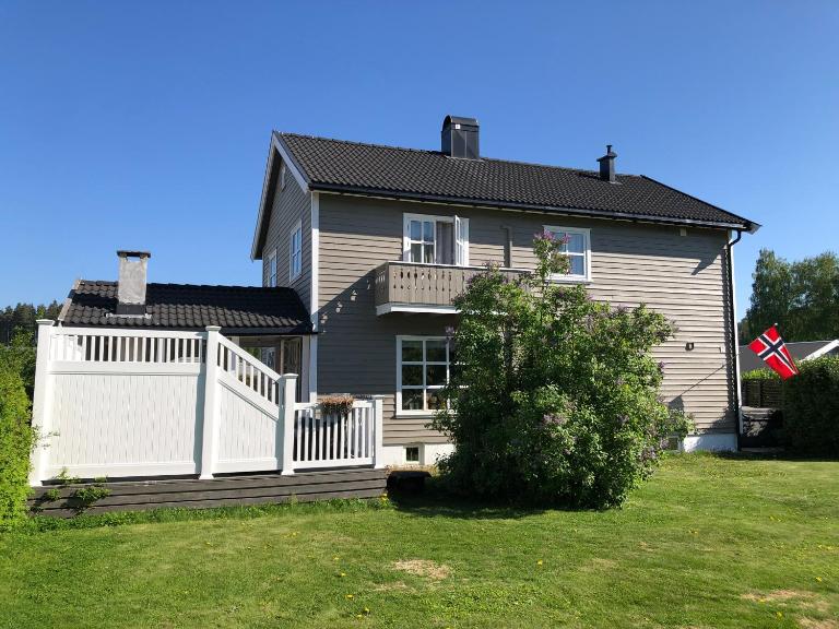 Central 2 bedroom basement apartment for 1-6 people with free parking - Ferienwohnung Hønefoss