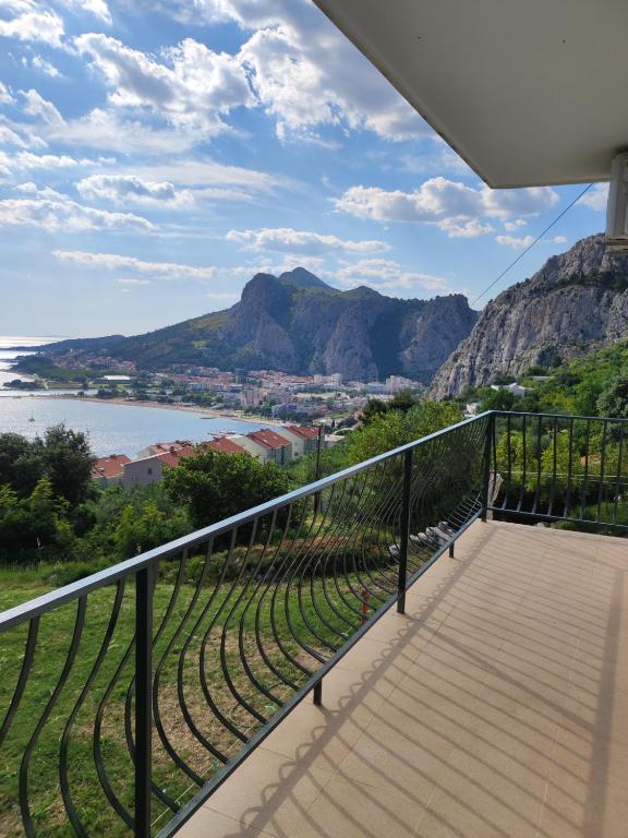 Apartman sa 2 balkona i pogledom na more - B&B Omiš