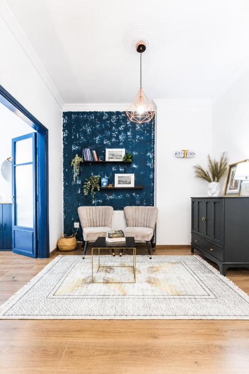 Blue&White Elegant Suite - Balcony, 6th Floor & Heart of City - Ferienwohnung Thessaloniki