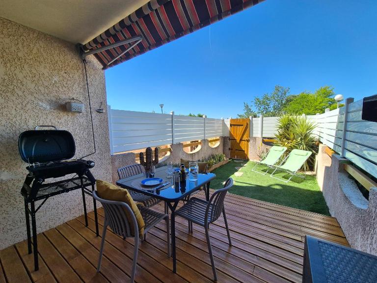 Rez de jardin climatisé, cosy, avec parking à Sanary - Les Amirantes - B&B Sanary-sur-Mer