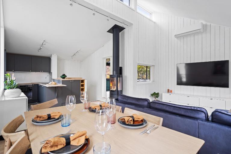 STYLISH TOWNHOUSE - Cozy Winter Garden & Fireplace - Chambres d'hôtes Tromsø