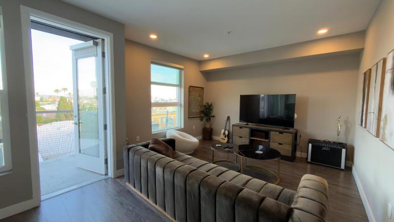 Luxury 2 bdrm Hollywood sign view - Bed and Breakfast Los Angeles
