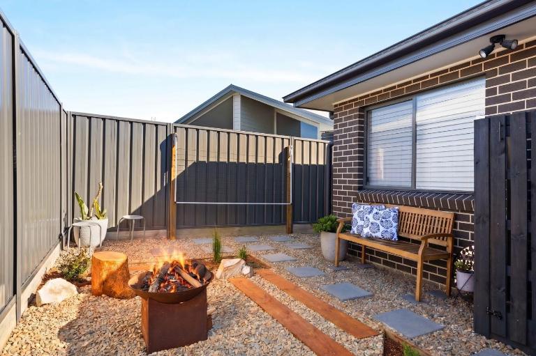 The Bayswood Retreat on Moona Creek by Experience Jervis Bay - Bed and Breakfast Vincentia