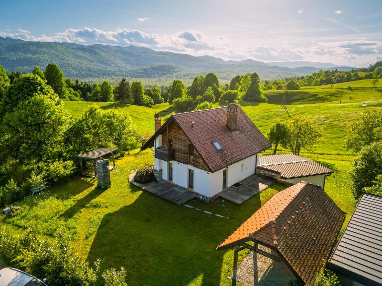 Unique Private Chalet With Panoramic View Ravnik - Ferienwohnung Hotedršica