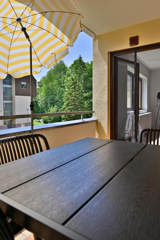 Waldidyll Ellwangen - Ruhiges Komfort-Apartment mit Natur und Sport - B&B Ellwangen