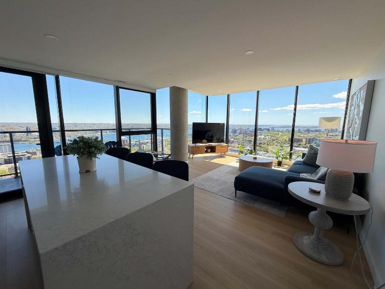 Luxury 2BR 2BA Penthouse with panoramic water view - Ferienwohnung Halifax