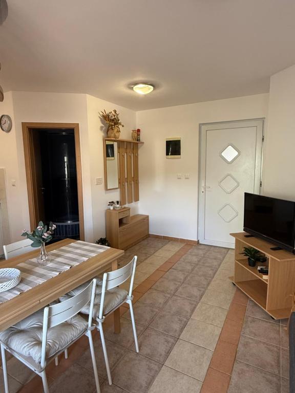 Apartment Povljana - B&B Povljana