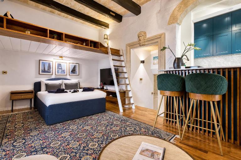 Luxury loft apartment with Maltese balcony LDEM2-1 - B&B Valletta