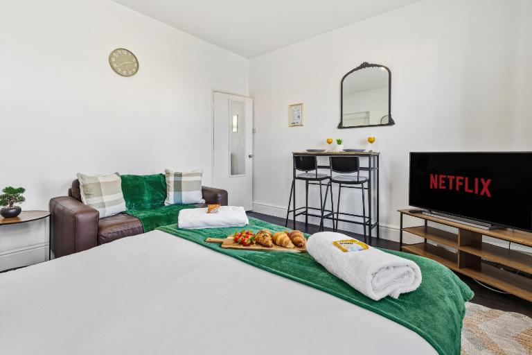 Nile - Cosy Studio Apartment by Traboule Properties Ltd - Ferienwohnung Warrington
