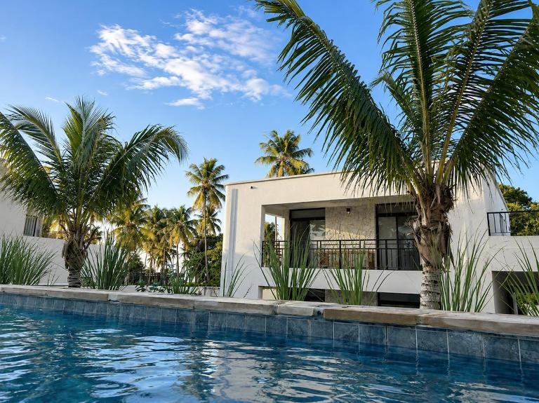 Alara Escapes 3BR Beachfront Apartment - B&B Bwejuu
