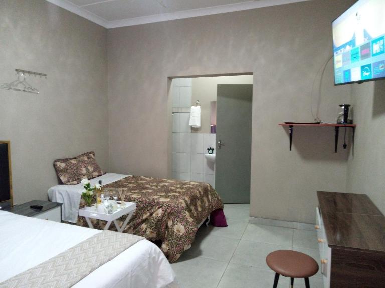 Binnu guesthouse - Ferienwohnung Kempton Park