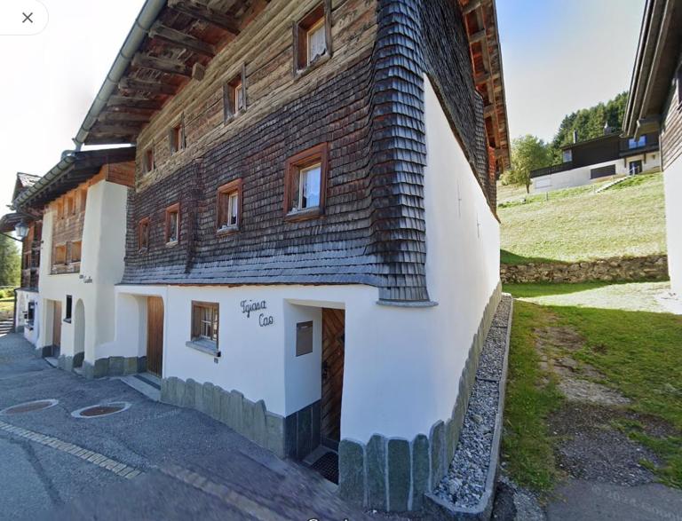 "Chalet CAO" Valbella-Lenzerheide, Bike-Ski In-Out, Cosy Top Location - B&B Valbella