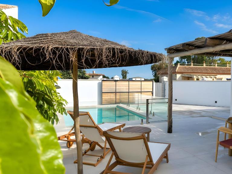 Casa vacacional con piscina privada en el Palmar solo alquilamos a familias - B&B El Palmar